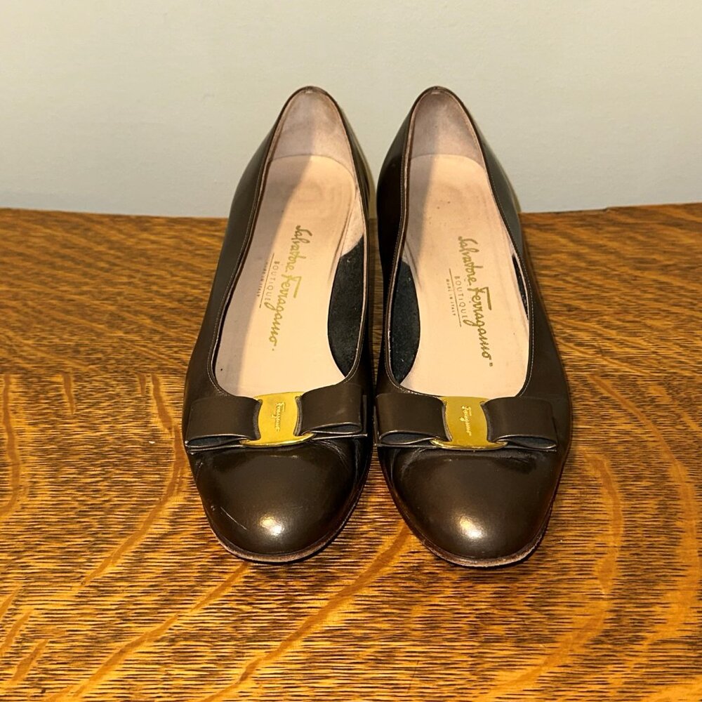 Vintage Salvatore Ferragamo Vera Pump - Picture 9 of 15